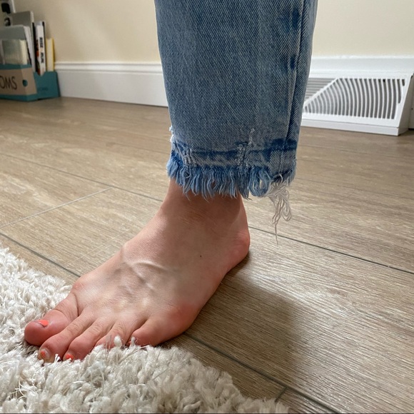 Medium-Light wash Abercrombie and Fitch jeans size 25 - Picture 6 of 6